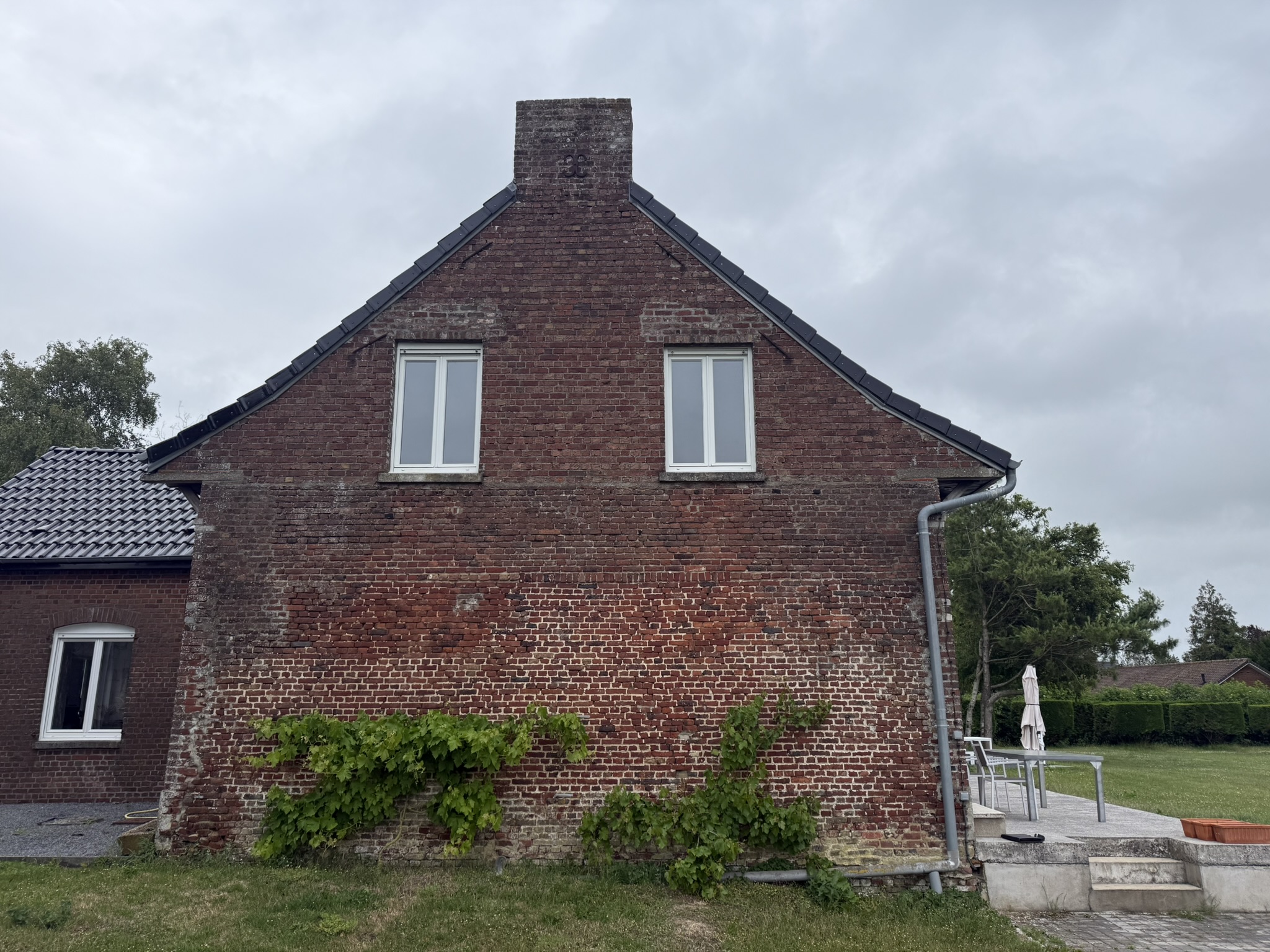 Pignon exposé aux vents dominants des Flandres